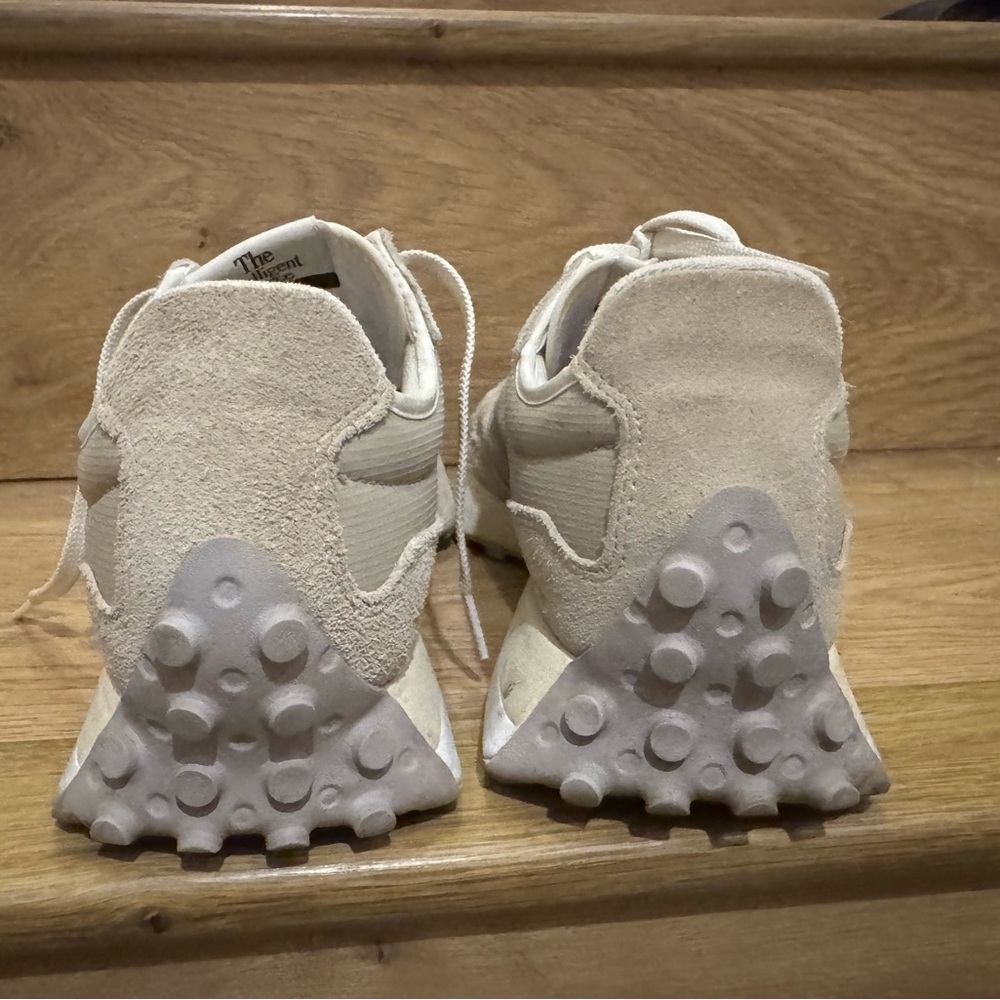 Used but great condition New Balance 327 women’s 8.5 - Picture 5 of 6